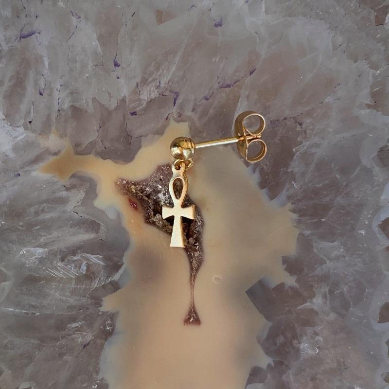 ☥ Ankh stud Earring - lesdeuxjewelry