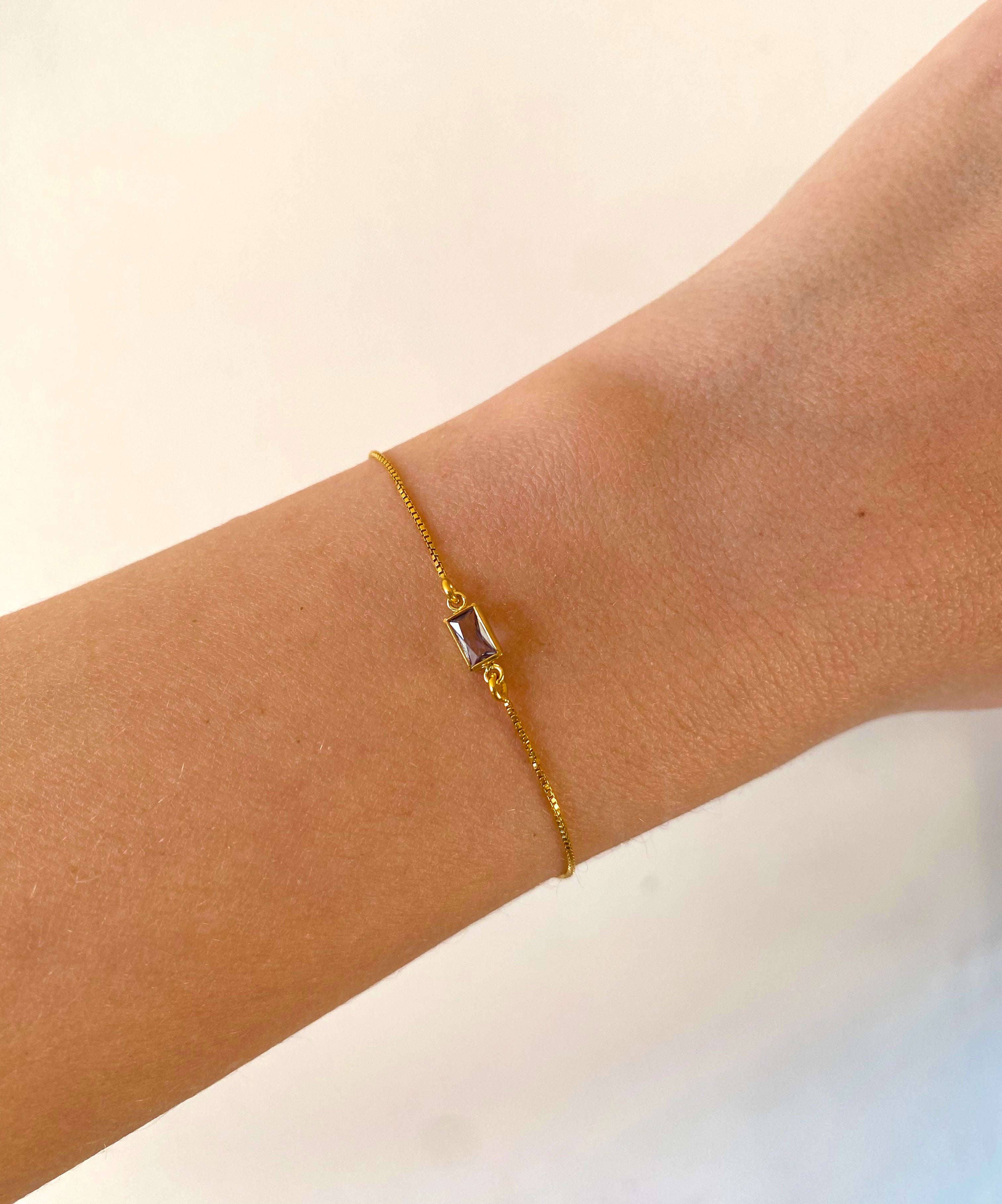 ٞ  BAGUETTE BOX ARMBAND