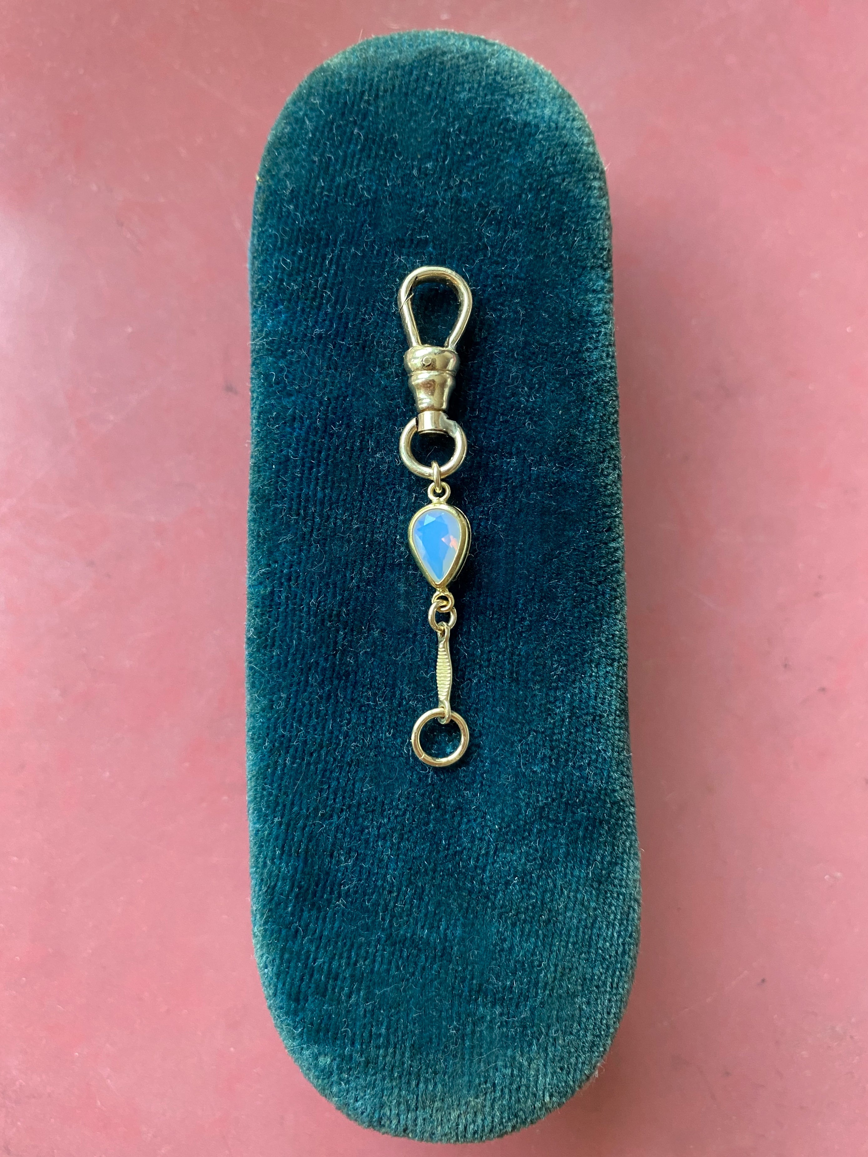 𓏲ּ𝄢 EVA SWIVEL DOG CLIP CLASP